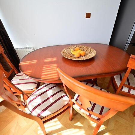 Vacation Apartment With Free Parking Sibiu Exterior photo
